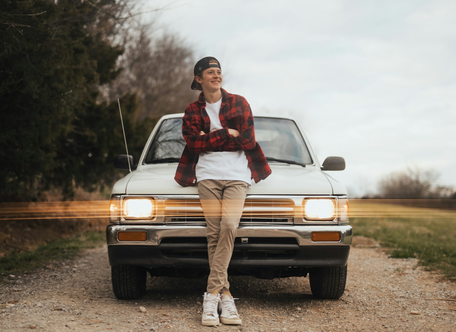 Man Lets His Friend Use His Truck For Moving Day, Then Gets It Back With A Cracked Windshield, Empty Tank, And No Apology