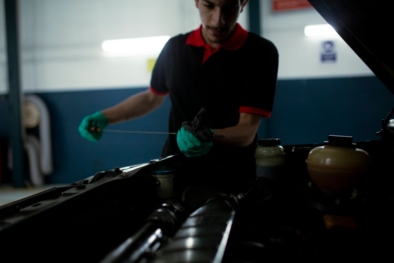 Mechanic Finds Metal Shavings In The Oil Pan And Knows The Owner’s “Great Deal” Already Came With A Dead Engine