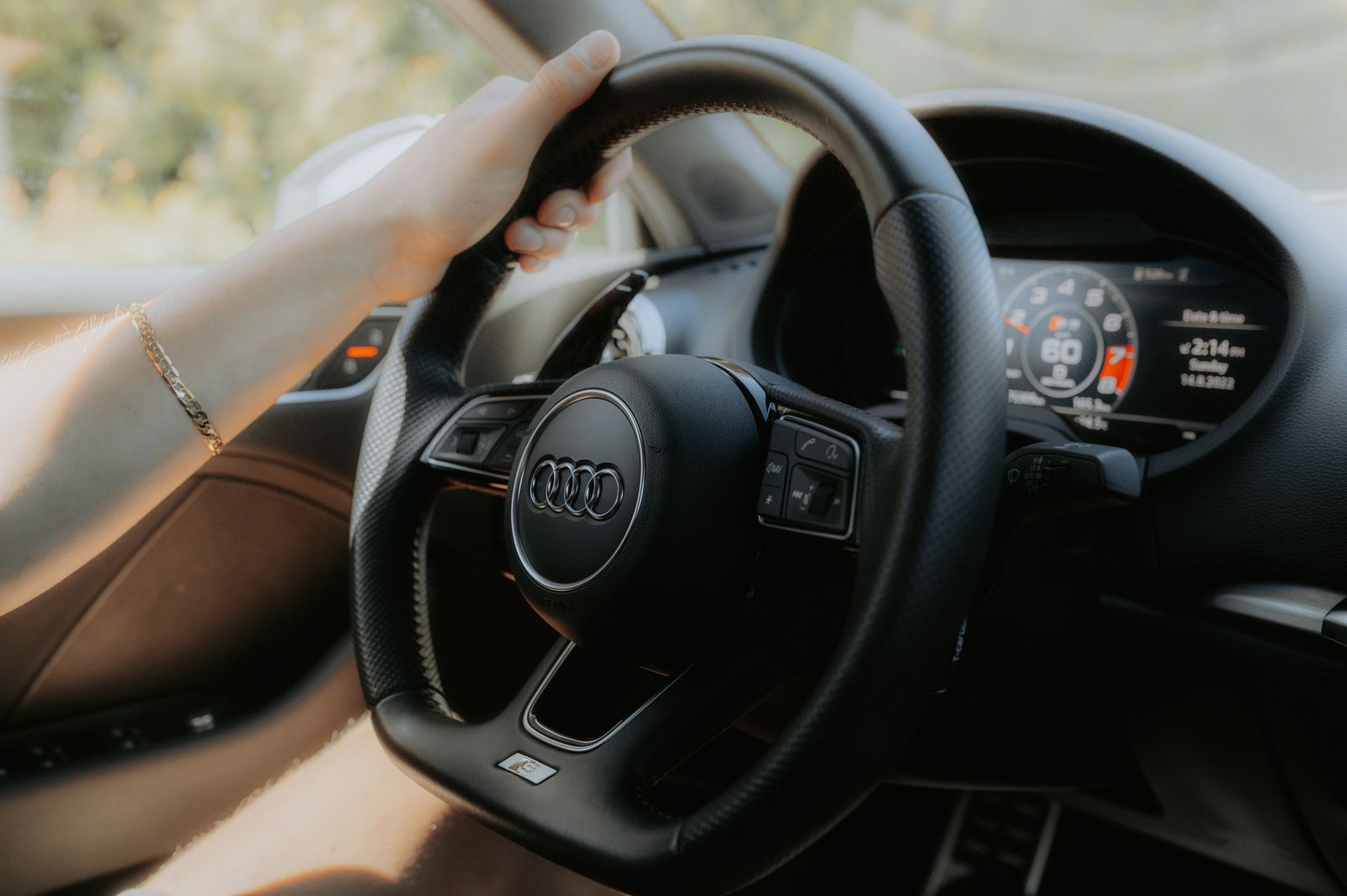 Mom Notices Her Steering Wheel Pulling Slightly To The Left, Then Finds Out Her Tires Were Warning Her The Whole Time