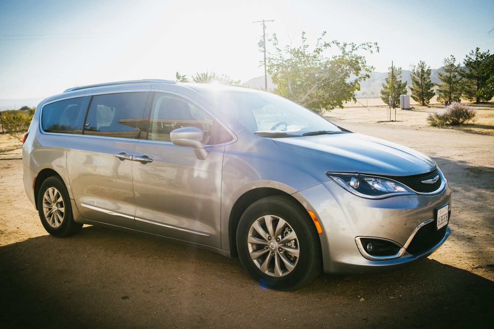 Single Mom Thinks She Finally Found A Safe Minivan, Until The Shop Finds Missing Airbags Behind The Clean Interior