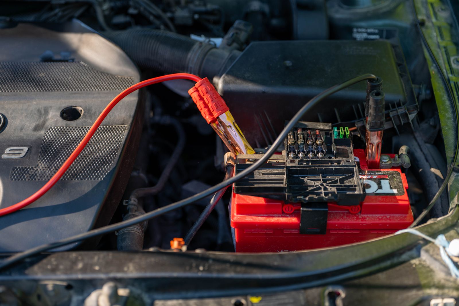 Customer Claimed The Shop Swapped His Battery, Until The Receipt Showed He Bought The Dead One Used From Marketplace