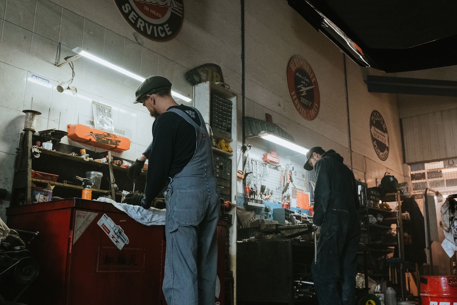Mechanic Found A Lunchbox In The SUV That Had Been Missing For Months, And The Smell Explained Why The Dealer Wanted It Gone Fast