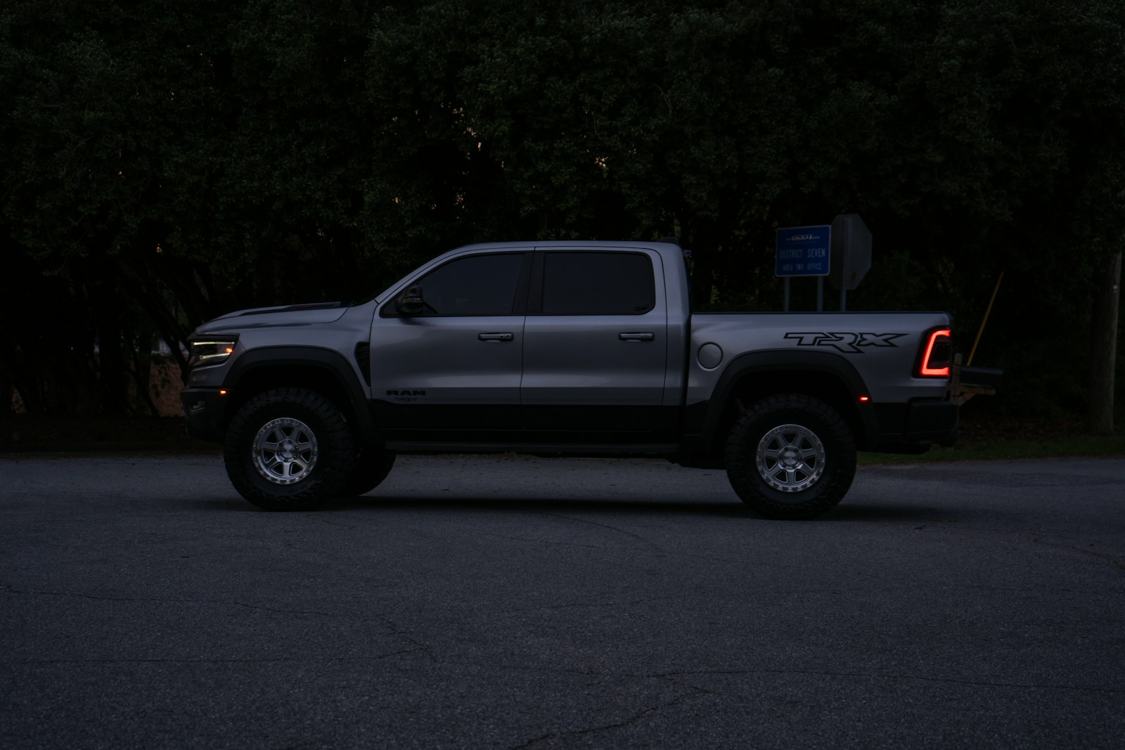Man’s Ex Keyed His Truck In The Dark, But The Dashcam Caught Her Mom Holding The Flashlight Like A Crime Scene Assistant