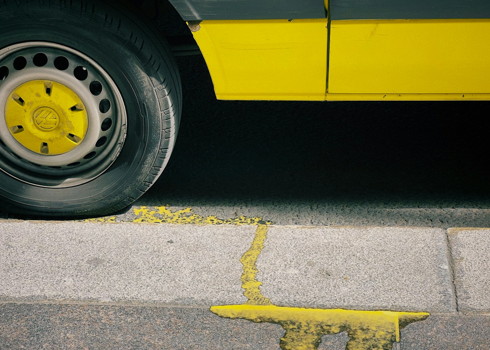 Man Ignores A Tiny Oil Leak In His Driveway For Months, Then His Engine Locks Up On The Way To Work And Turns Into A $9,000 Lesson