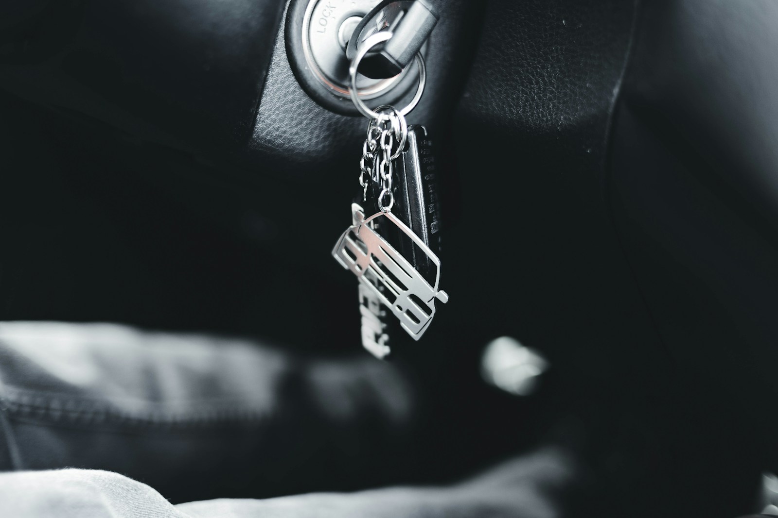 Woman’s Ex Hid Her Car In A Friend’s Garage, So She Had It Towed While They Were Both At A Party