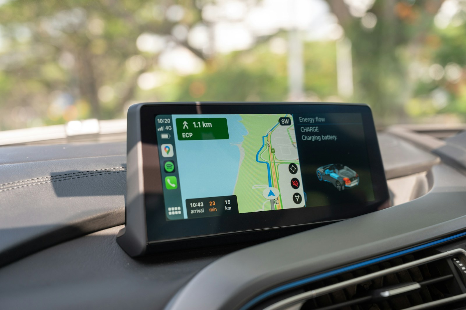 Woman Catches Her Husband Lying About “Working Late” When The Car’s GPS Shows The Same Hotel Parking Lot Every Thursday