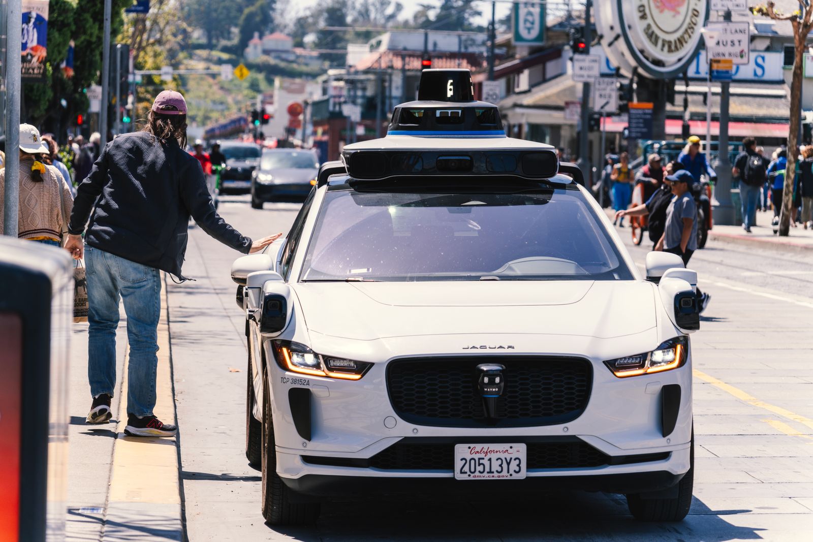 Las Vegas Just Approved 7,000 Robotaxis From Tesla, Waymo and Uber – Here’s the Breakdown by Company