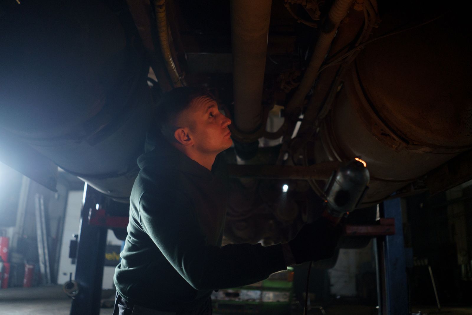 Home Mechanic Brags That Professional Brake Shops Are a Scam, Replaces Everything in His Driveway, and Makes It Three Blocks Before a Wheel Separates From the Car