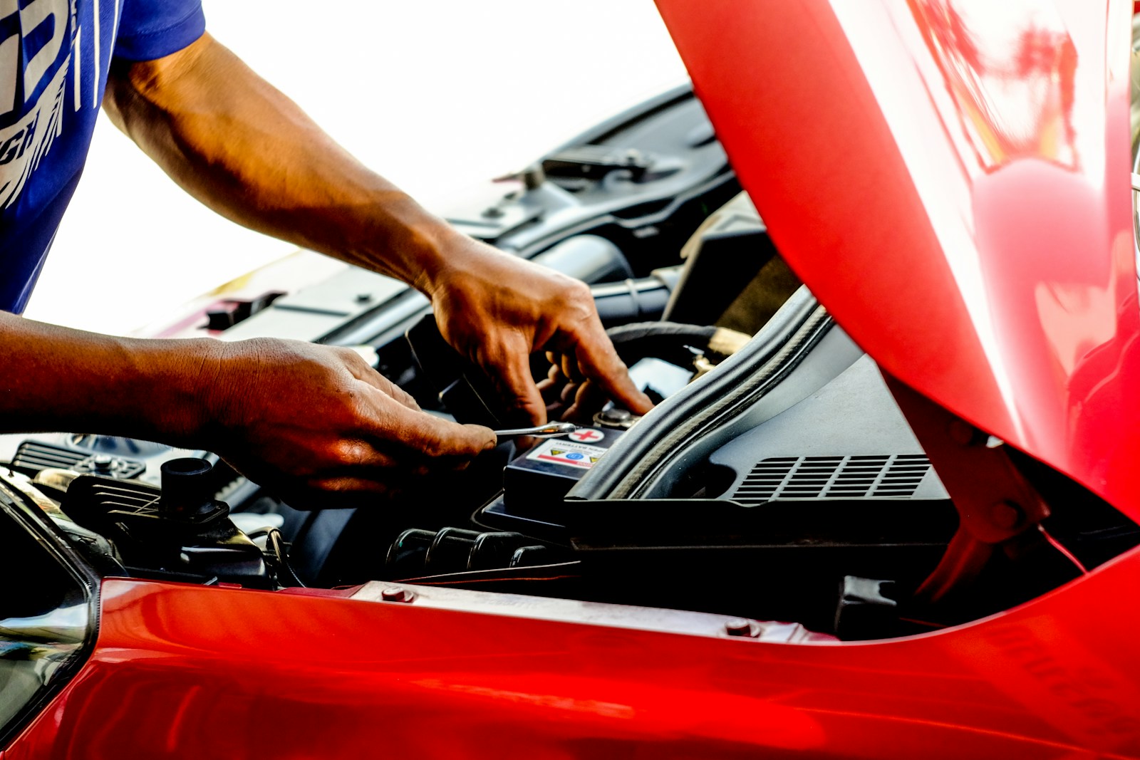 Mechanic Warns a Customer That His Cracked Control Arm Could Fail Without Notice, but He Calls It an Upsell and Keeps Driving—Until the Wheel Folds Under the Car During His Morning Commute