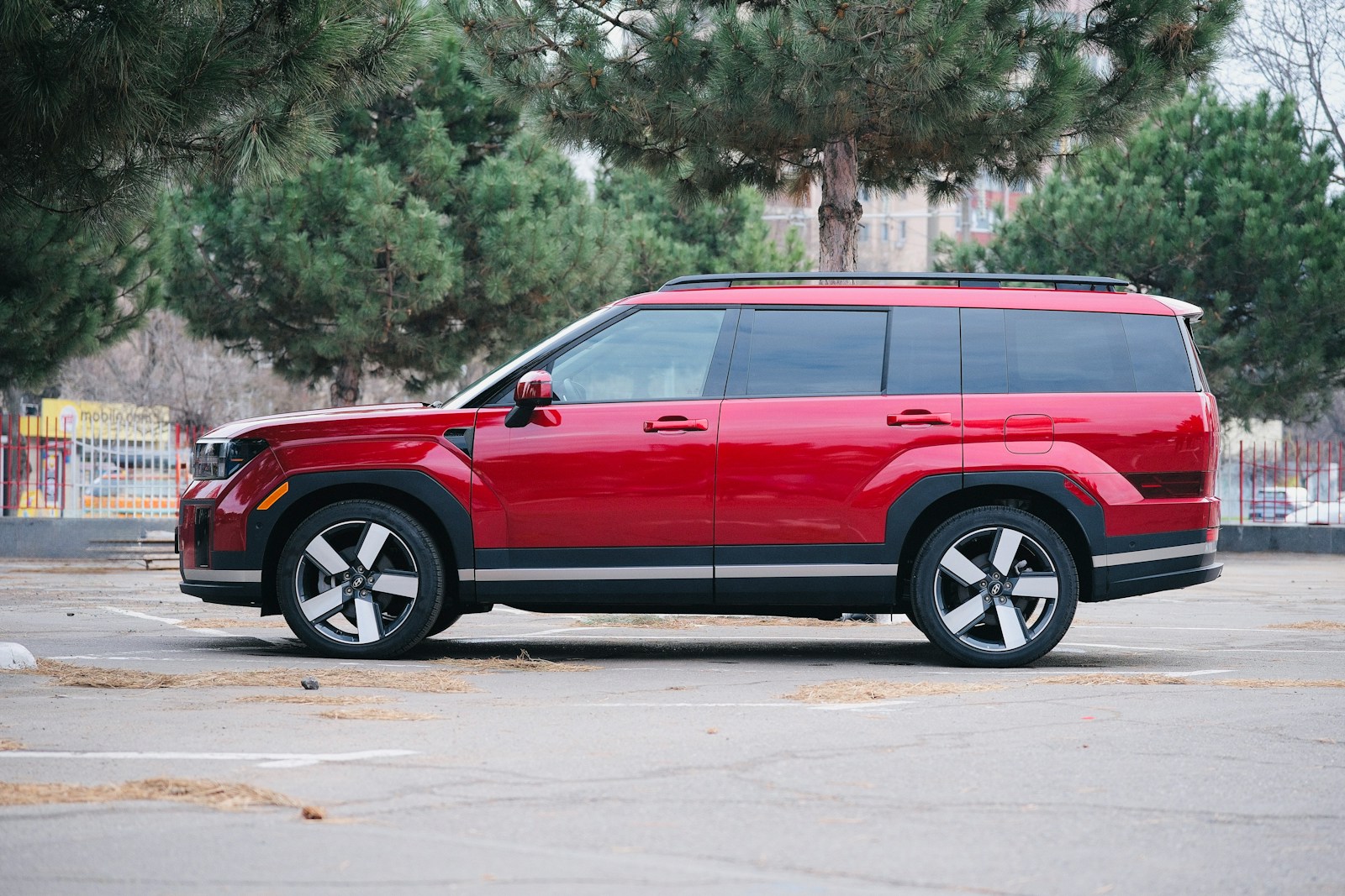 Most 3-Row SUVs Can’t Actually Fit 3 Car Seats Across, IIHS Testing Shows