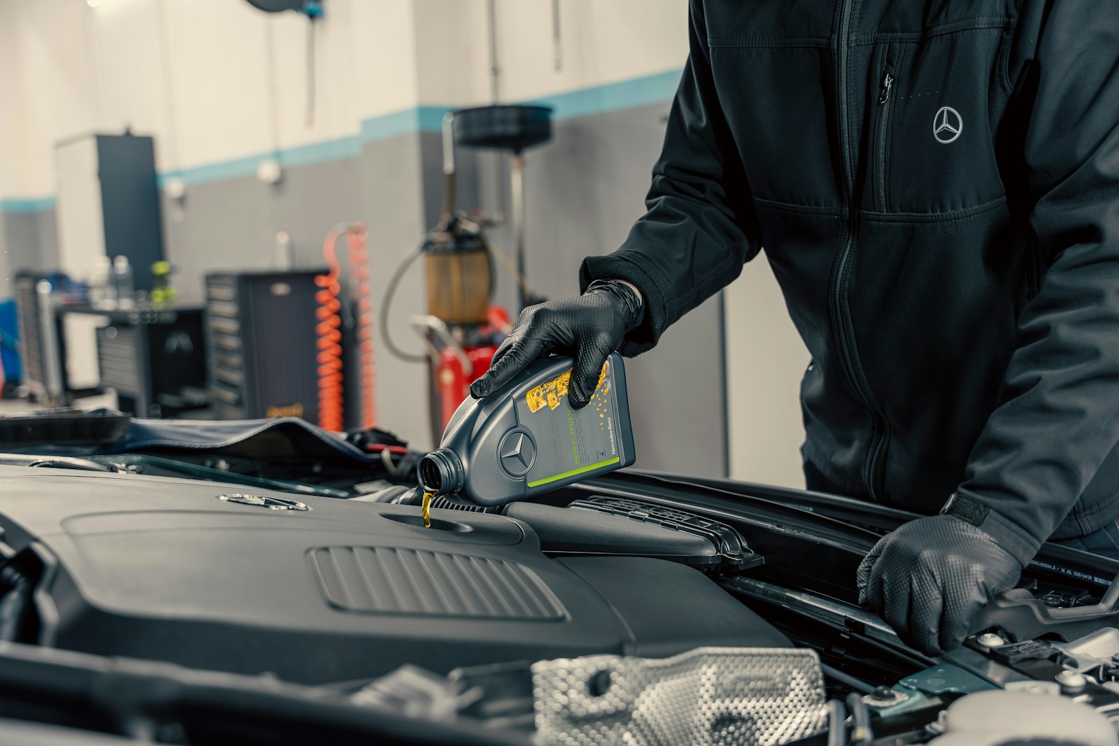 Woman Takes Her Car to a Quick-Lube Shop for a $59 Oil Change, Drives Away With a Knocking Engine, and Learns the Wrong filter dumped every ounce of oil onto the highway