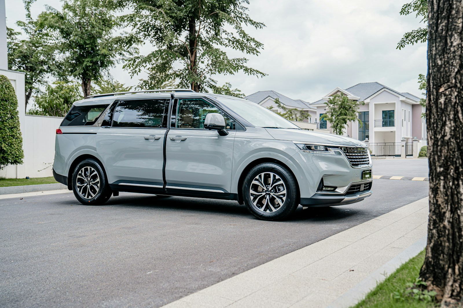Single Mother Buys a “Certified” Minivan for Her Children, Then Discovers the Certification Checklist Was Signed by a Technician Who Never Saw the Vehicle and the Dealer Had Already Declined to Repair Its Safety Problems