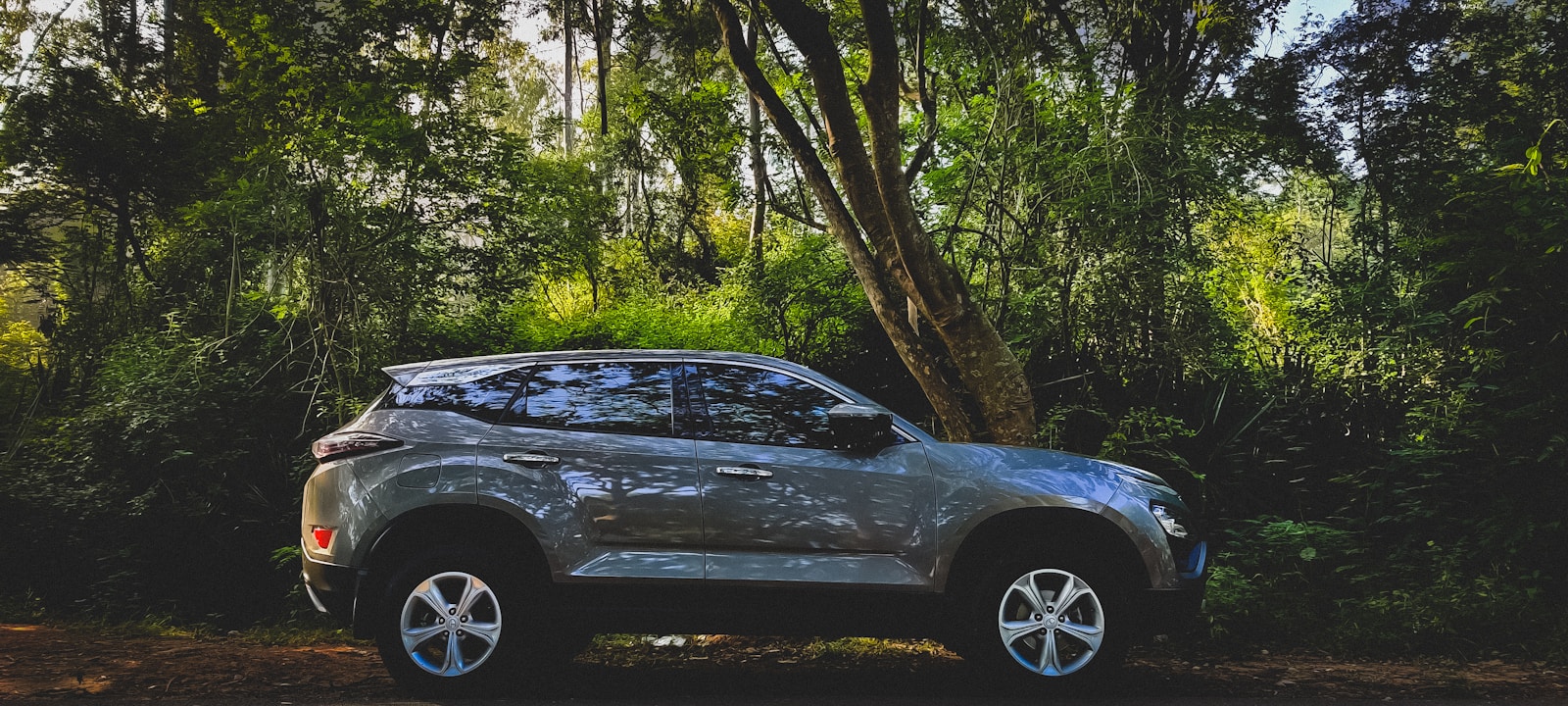 Road-Trip Driver Ignores a Rising Temperature Gauge Because the Car Is “Still Moving,” Then the Engine Seizes 80 Miles From the Nearest Town and Turns a $40 Hose Into a $14,000 Vacation Disaster