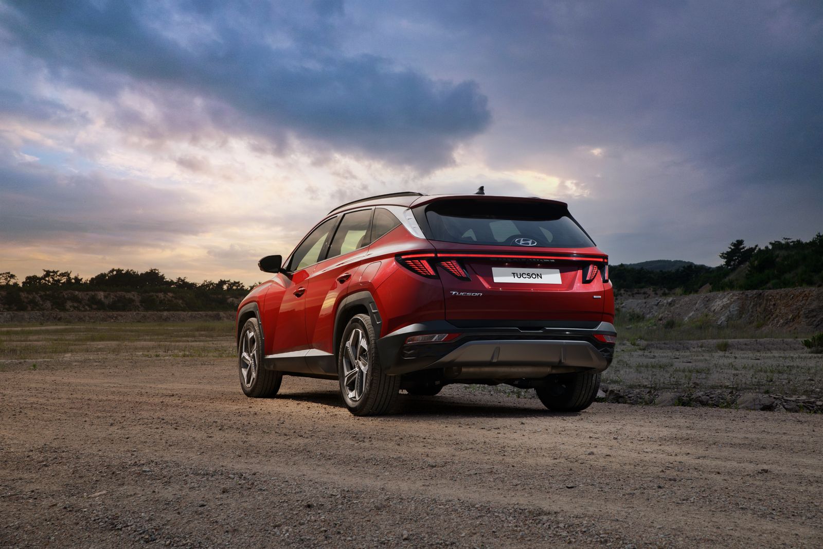 Nearly 96,000 Hyundai Tucson SUVs Are Being Recalled Because Their Center Touchscreen Display Can Simply Go Black at Any Moment While You’re Driving