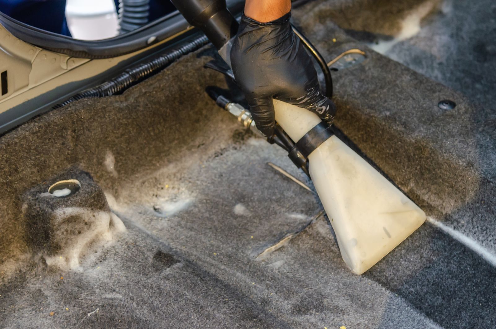 6 Portable Vacuum Weaknesses That Show Up in a Real Family Car