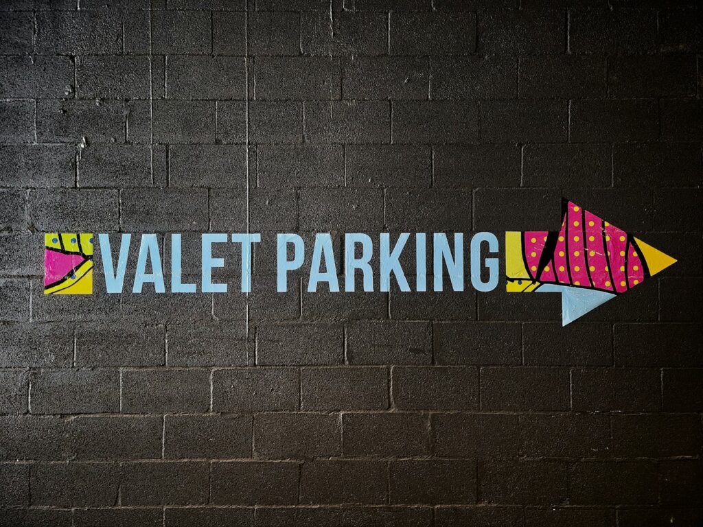 a painted sign on a brick wall that says valet parking