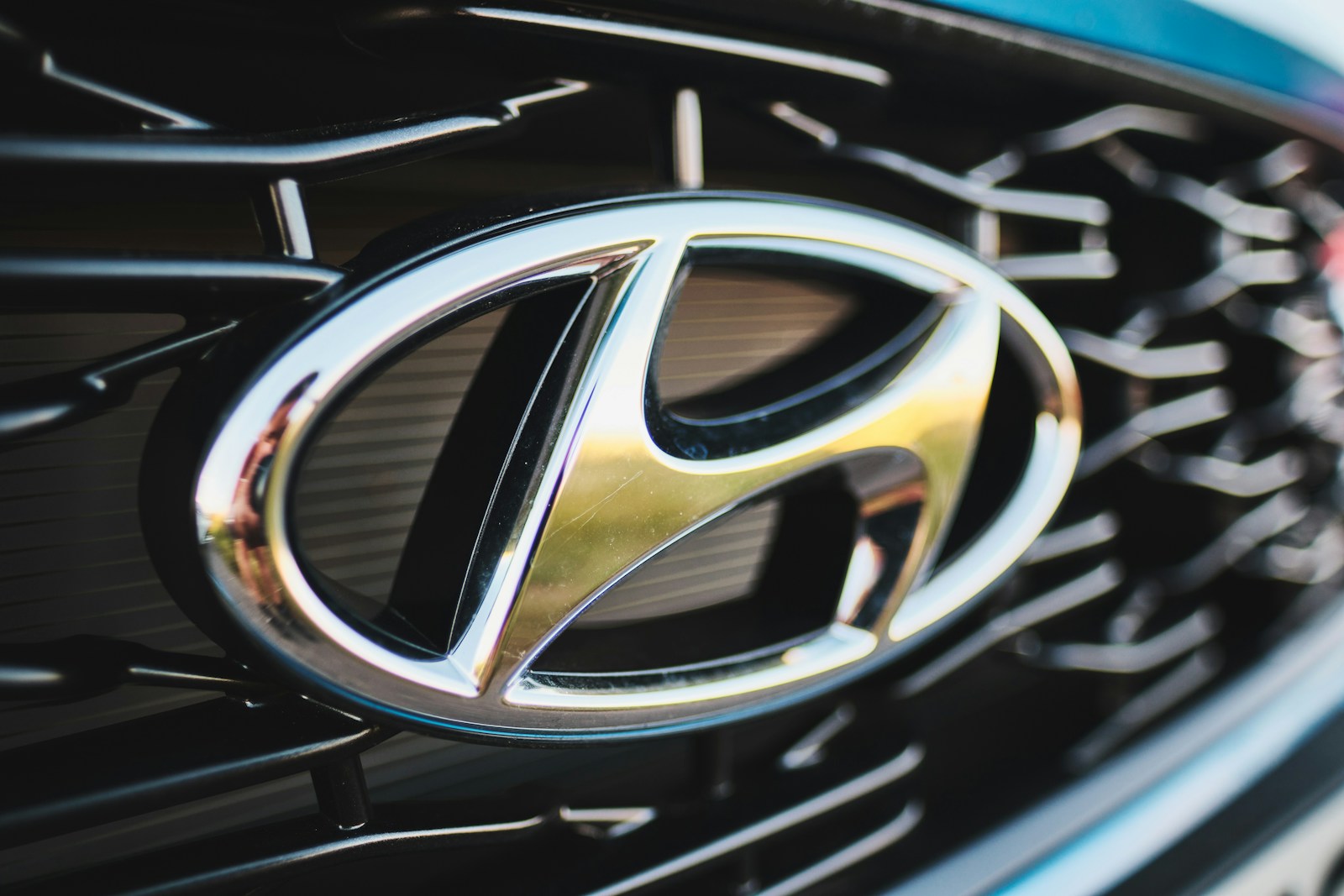 Hyundai’s Next Elantra Hybrid Somehow Squeezes out Better Fuel Economy than the Outgoing Model Even After an Engine Update That Also Cranks Up the Horsepower